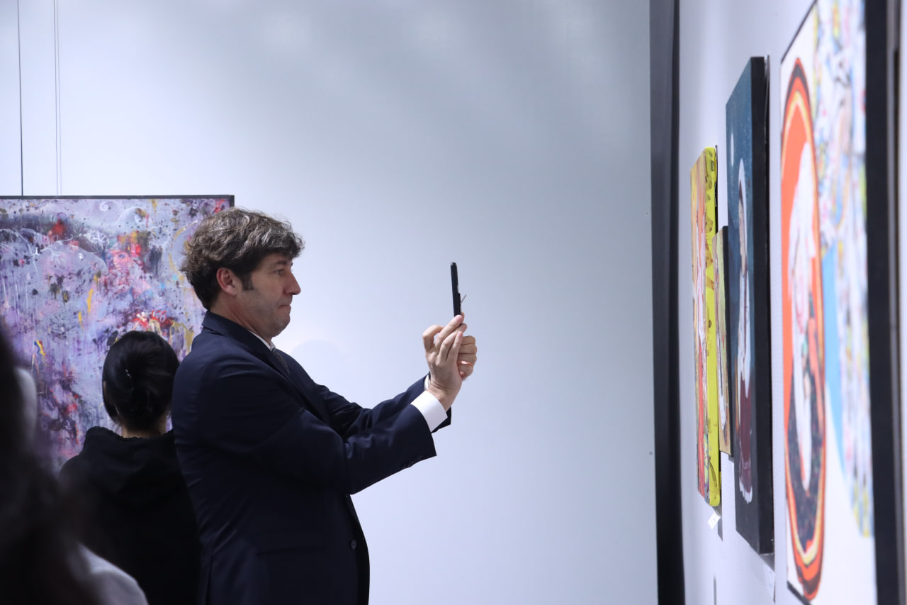 “Akademiya” galereyasida “Ruminiya milliy liboslaridan ilhomlanib” ko‘rgazmasi ochildi