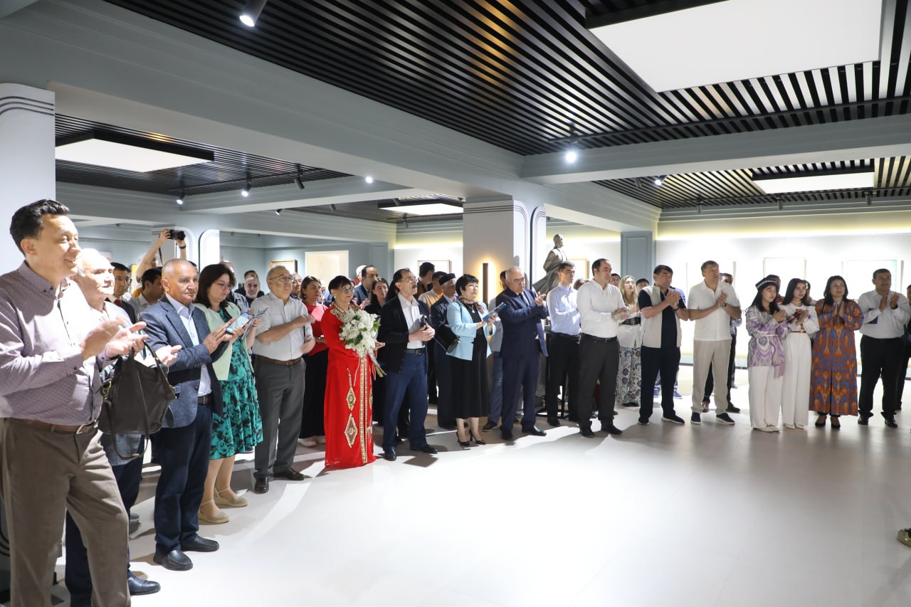 Kamoliddin Behzod nomidagi Milliy rassomlik va dizayn institutida yangi tashkil etilgan ko‘rgazmalar zali va O‘zbekiston Badiiy akademiyasi akademiklari ijodiy asarlari ko‘rgazmasi ochildi