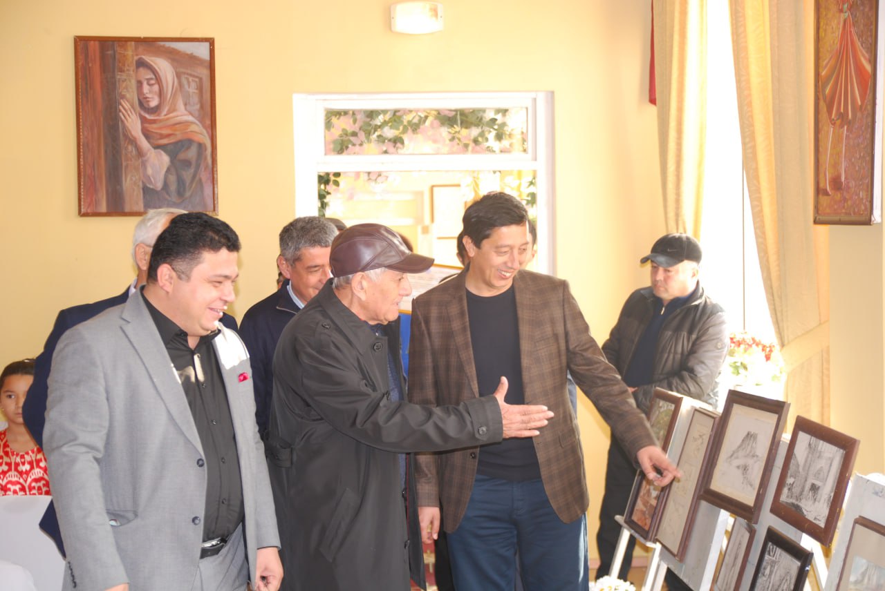 Baxtiyor Nazarovning "Kino olamidagi izlanishlar" mavzusida shaxsiy ko‘rgazmasi ochildi.