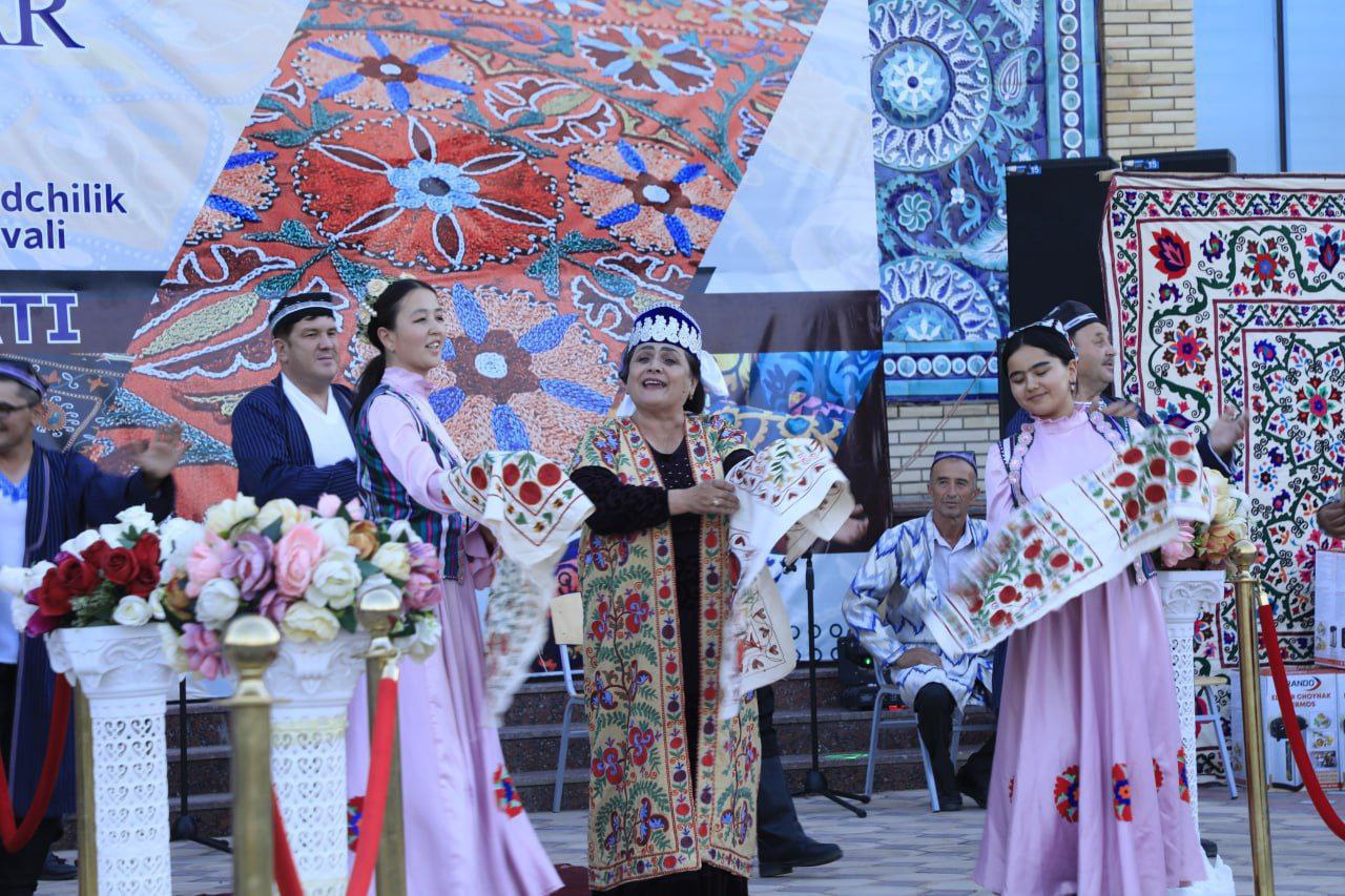 “Kashtalar jilosi“ kashtachilik va milliy hunarmandchilik mahsulotlari ko‘rgazma-festivali o‘tkazildi.