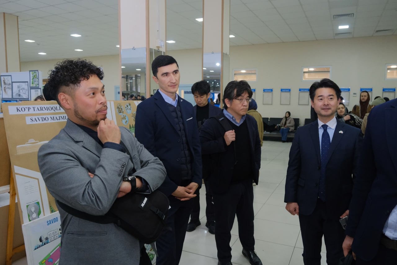 Toshkent Kimyo xalqaro universiteti hamda Respublika ixtisoslashtirilgan dizayn maktabi (RIDM) hamkorligida “Kelajak bunyodkorlari” nomli ko‘rgazma tashkil etildi.