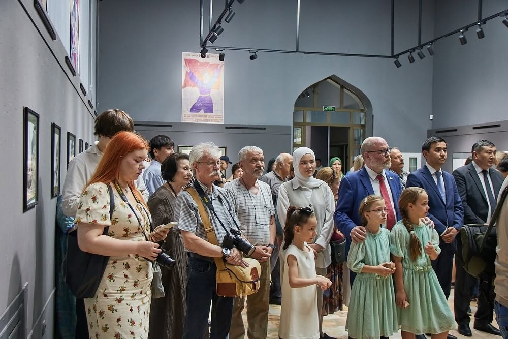 Ustoz grafik rassom Anvar Mamajonovdan shaxsiy ko'rgazma