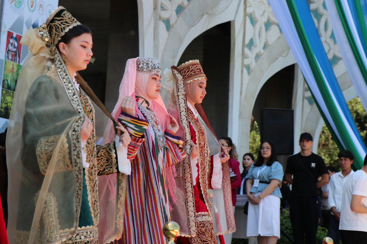Xalqaro an’anaviy tasviriy va amaliy san’at festivalining tantanali yopilish hamda g‘oliblarni taqdirlash marosimi bo‘lib o‘tdi
