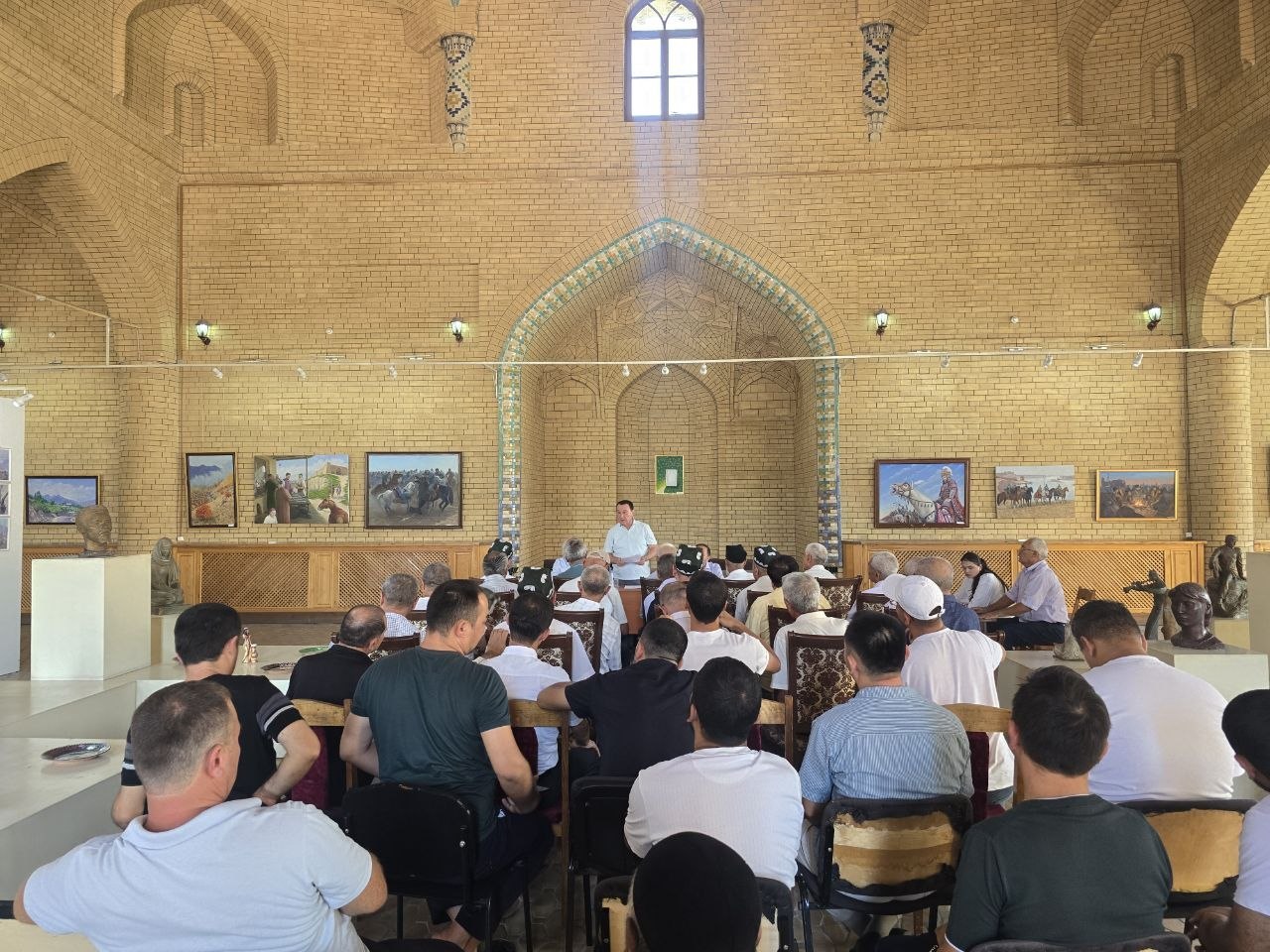 Namangan viloyati ijodkorlari bilan uchrashuv o‘tkazildi
