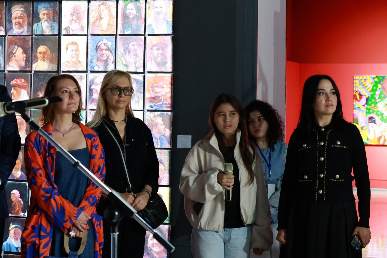 2026-yil 13-oktabr kuni XI Toshkent xalqaro zamonaviy san’at biennalesi «Voqealar gorizonti» doirasida Toshkent fotosuratlar uyida ko‘rgazma ochildi.