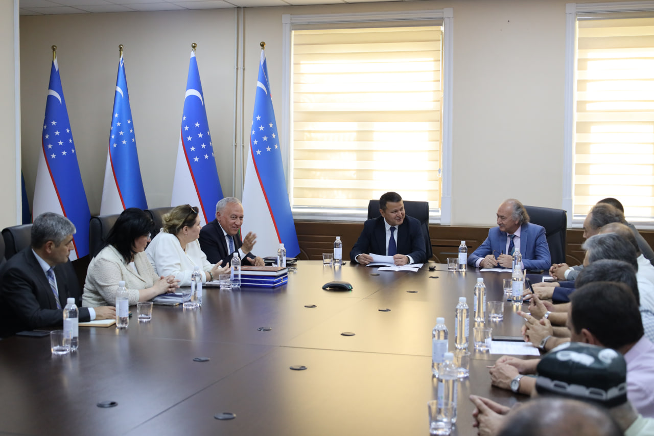 “Shaharlar tarixi va badiiy meros” mavzusida davra suhbati bo‘lib o‘tdi