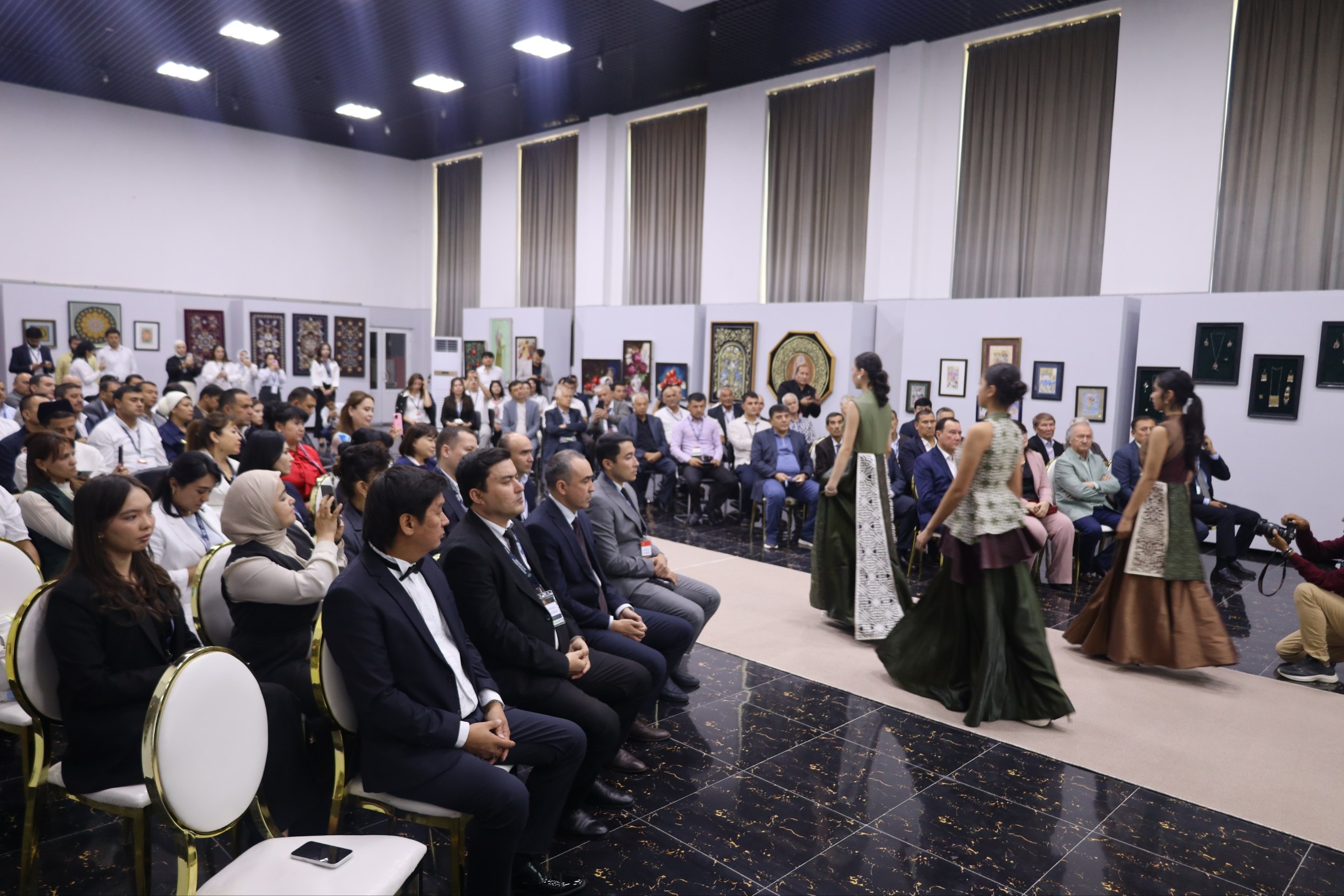 “Badiiy ta’limni rivojlantirish istiqbollari” mavzusida Respublika seminarining tantanali ochilish marosimi bo'lib o'tdi.