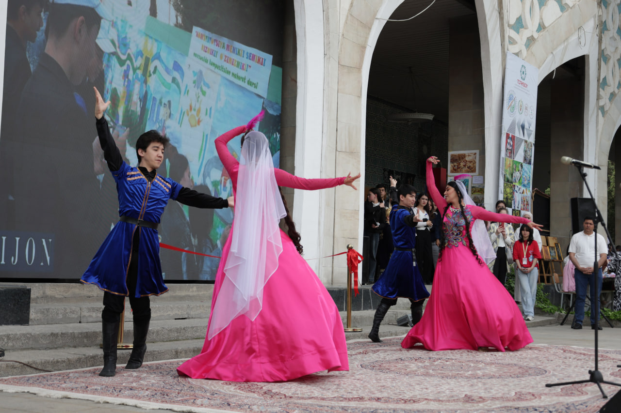 Xalqaro anʼanaviy tasviriy va amaliy sanʼat festivalining ochilish marosimi bo'lib o'tdi