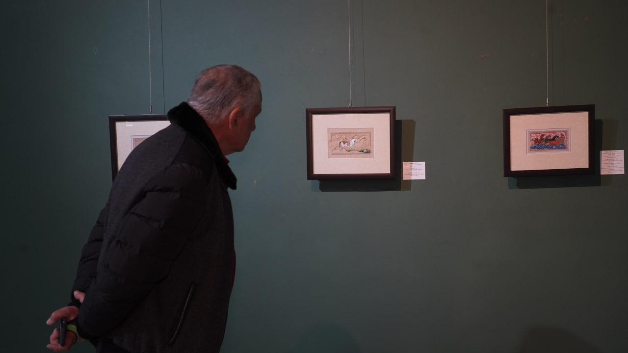 Shorasul Shoahmedovning “Kichik hajmga jo bo‘lgan buyuk muhabbat” nomli shaxsiy ko‘rgazmasi bo'lib o'tmoqda