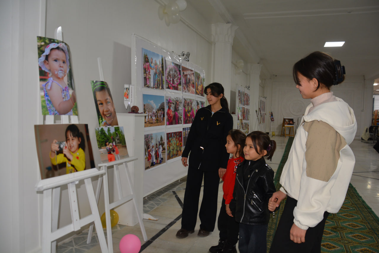 Alisher Navoiy nomidagi Sirdaryo viloyat Axborot-kutubxona markazida Nazira Boymurodovaning shaxsiy fotoko‘rgazmasi ochildi