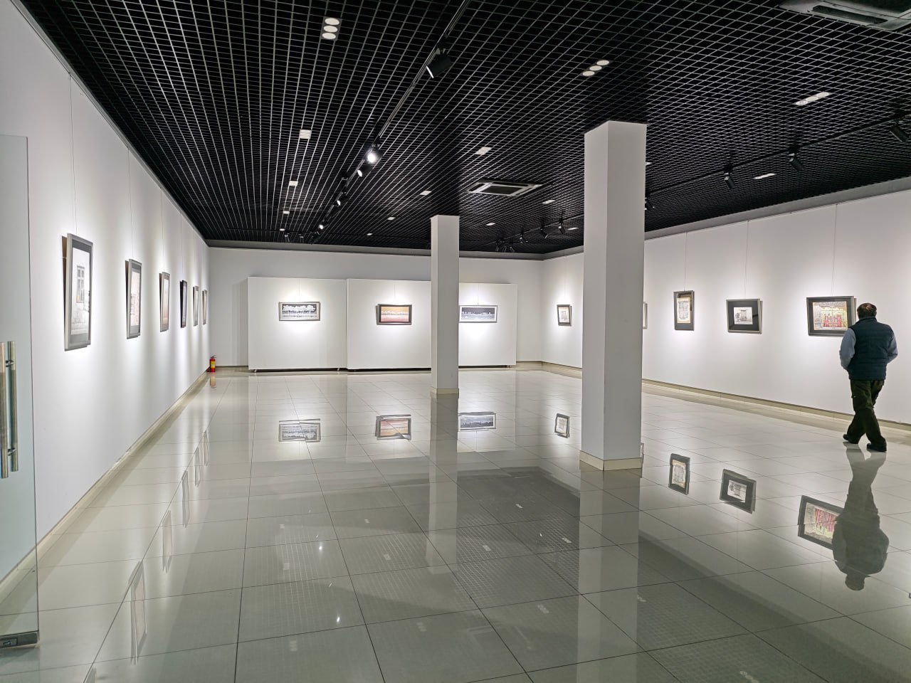 Rassom Ulug'bek Muxamatovning "CHIZIQDAN RANGGACHA" nomli shaxsiy ko'rgazmasi