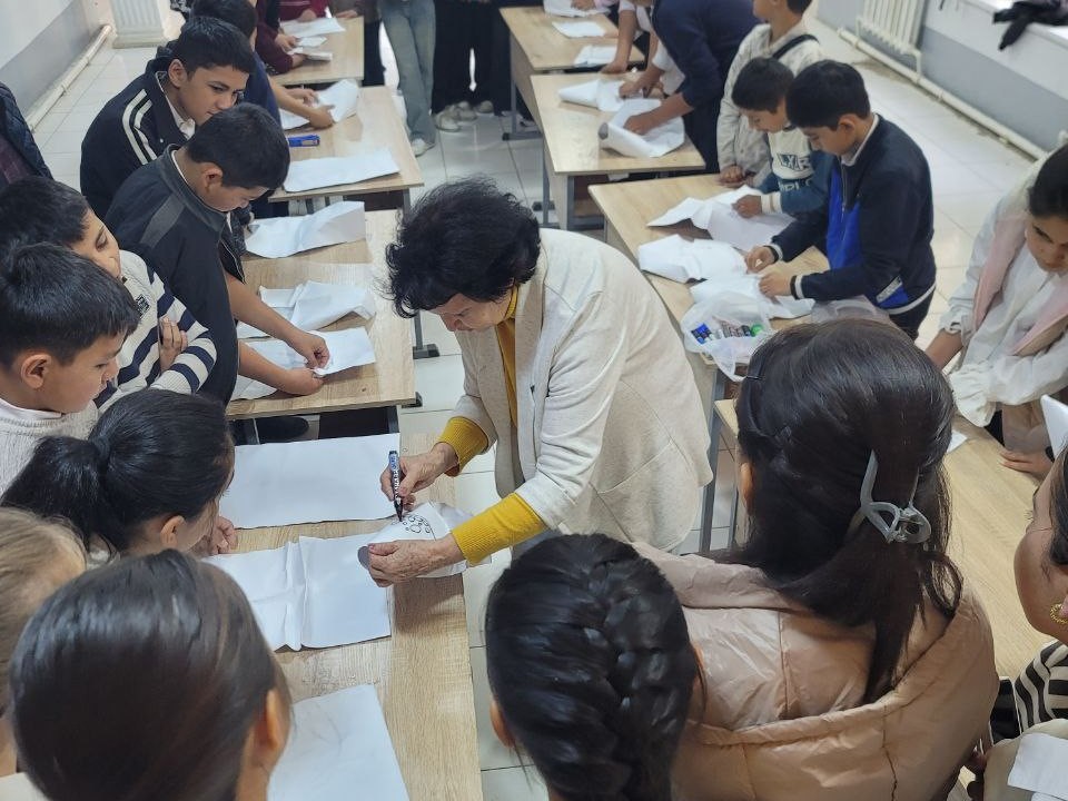 Akademik yoshlar bilan uchrashdi