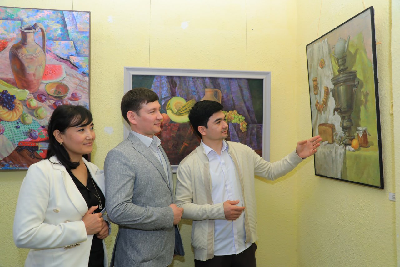 “Nuqtalar tutashganda” ko‘rgazmasi: Jizzax zamonaviy rassomlarining ijodiy muloqoti