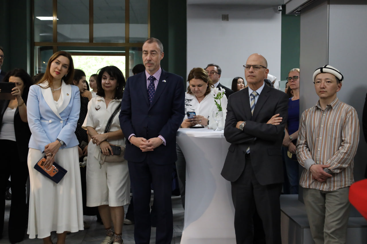 “Tirgu-Jiudagi ‘Qahramonlar yo‘li’ mahobatli ansambli” nomli fotoko‘rgazma ochildi.