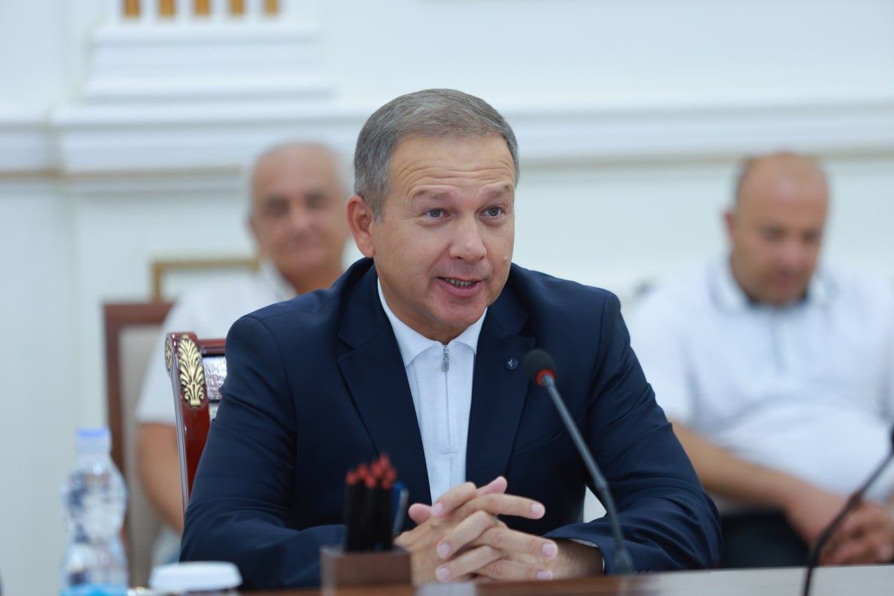 O‘zbekiston Badiiy akademiyasi raisi Akmal Nur Navoiy viloyatida xizmat safarida