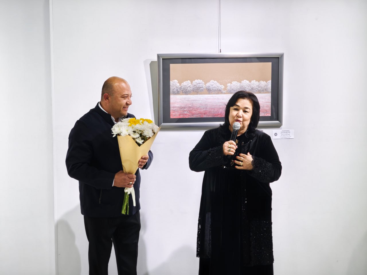 Rassom Ulug'bek Muxamatovning "CHIZIQDAN RANGGACHA" nomli shaxsiy ko'rgazmasi