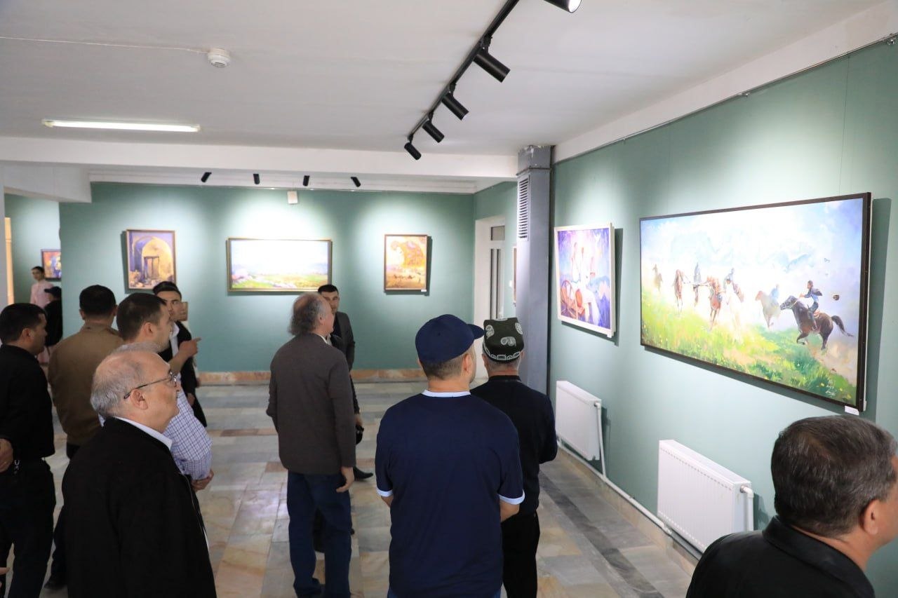 Akmal Nur Navoiy viloyatiga xizmat safari Navoiy ixtisoslashtirilgan sanʼat maktab-internatiga tashrif buyurdi.