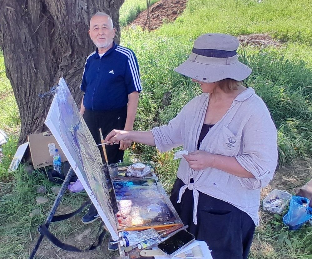 Badiiy ijodkorlar uyushmasi Toshkent viloyati bo‘limi hamda “Art-Karvon” rassomlar guruhi hamkorligida bahorgi plener tashkil etildi.