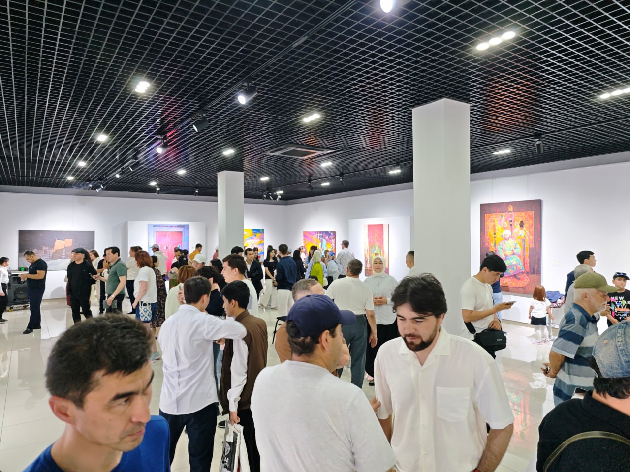 Umar Rajabovning “Yopiq eshik” nomli shaxsiy ko‘rgazmasi ochildi