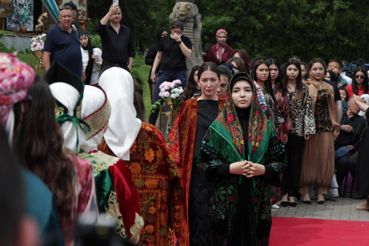 Xalqaro anʼanaviy tasviriy va amaliy sanʼat festivalining ochilish marosimi bo'lib o'tdi