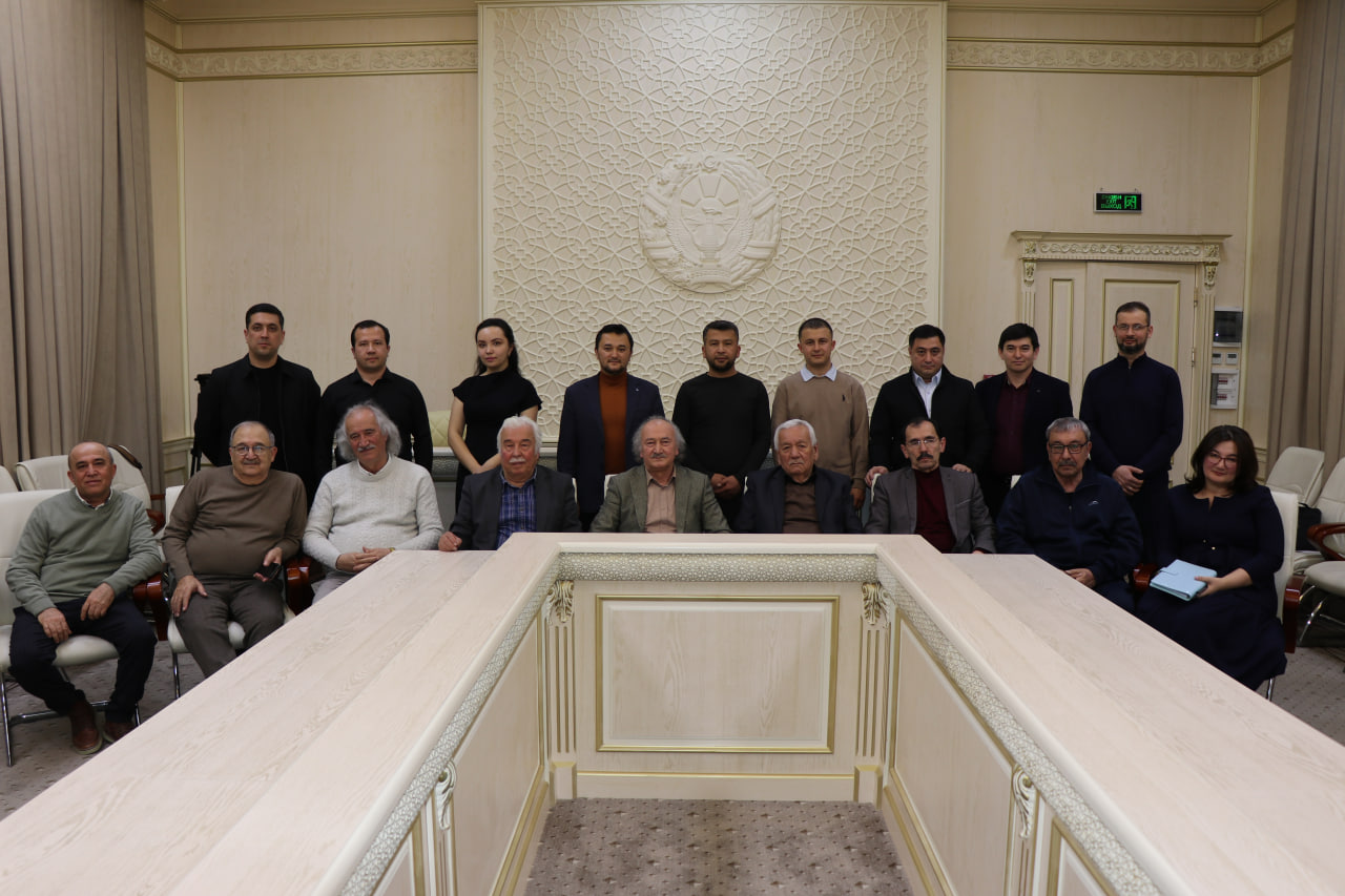 Oliy rassomlik kursi bitiruvchilariga sertifikatlar topshirildi, yangi izlanuvchilar ijodiy faoliyatni boshladi