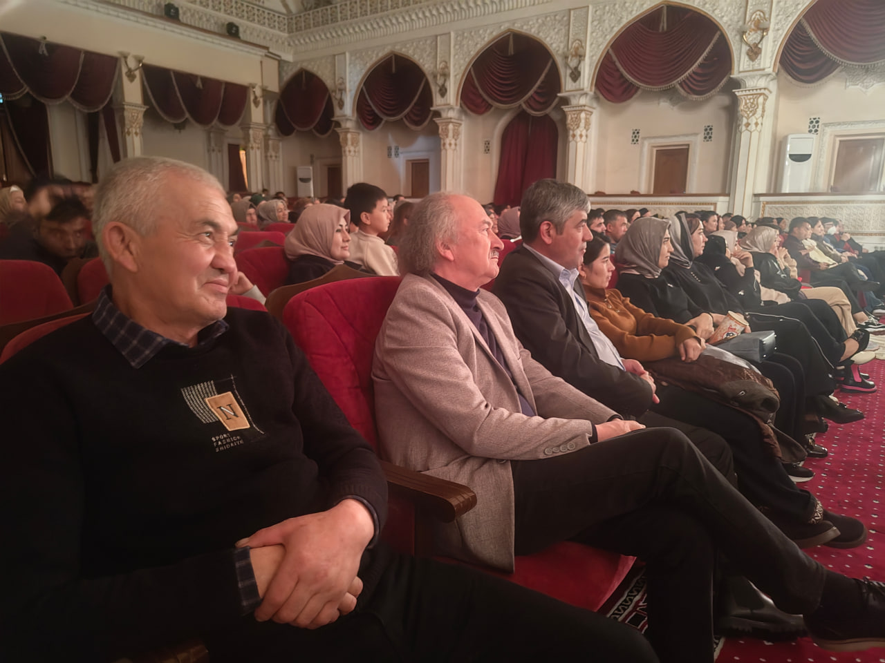 “Teatr – ibratxonadir”: badiiy-ma’naviy tadbir doirasidagi teatr tashrifi