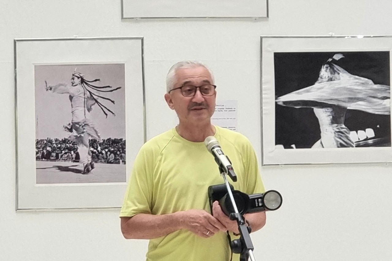 O‘zbekistonning birinchi ayol fotoreportyori Dina Xojayevaning “Dublsiz olingan fotosuratlar” nomli xotira ko‘rgazmasi ochildi.