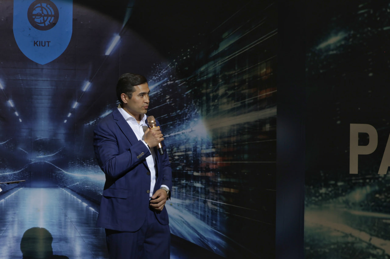 Toshkent Kimyo xalqaro universiteti Libos dizayni kafedrasi talabalari tomonidan “Paradigma” nomli moda namoyishi tashkil etildi.