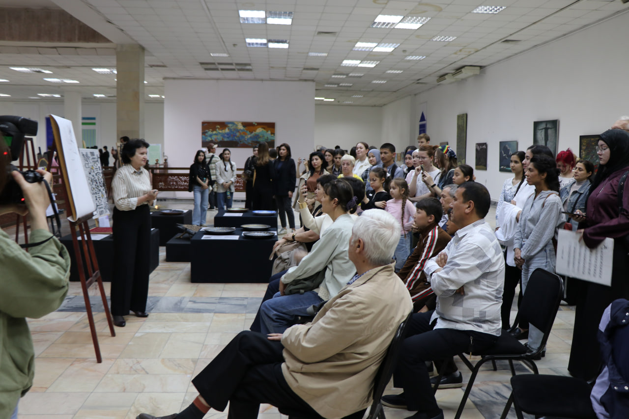 Marina Borodina tomonidan “Informatsion ornament” badiiy loyihasi asosida mahorat darsi tashkil etildi.