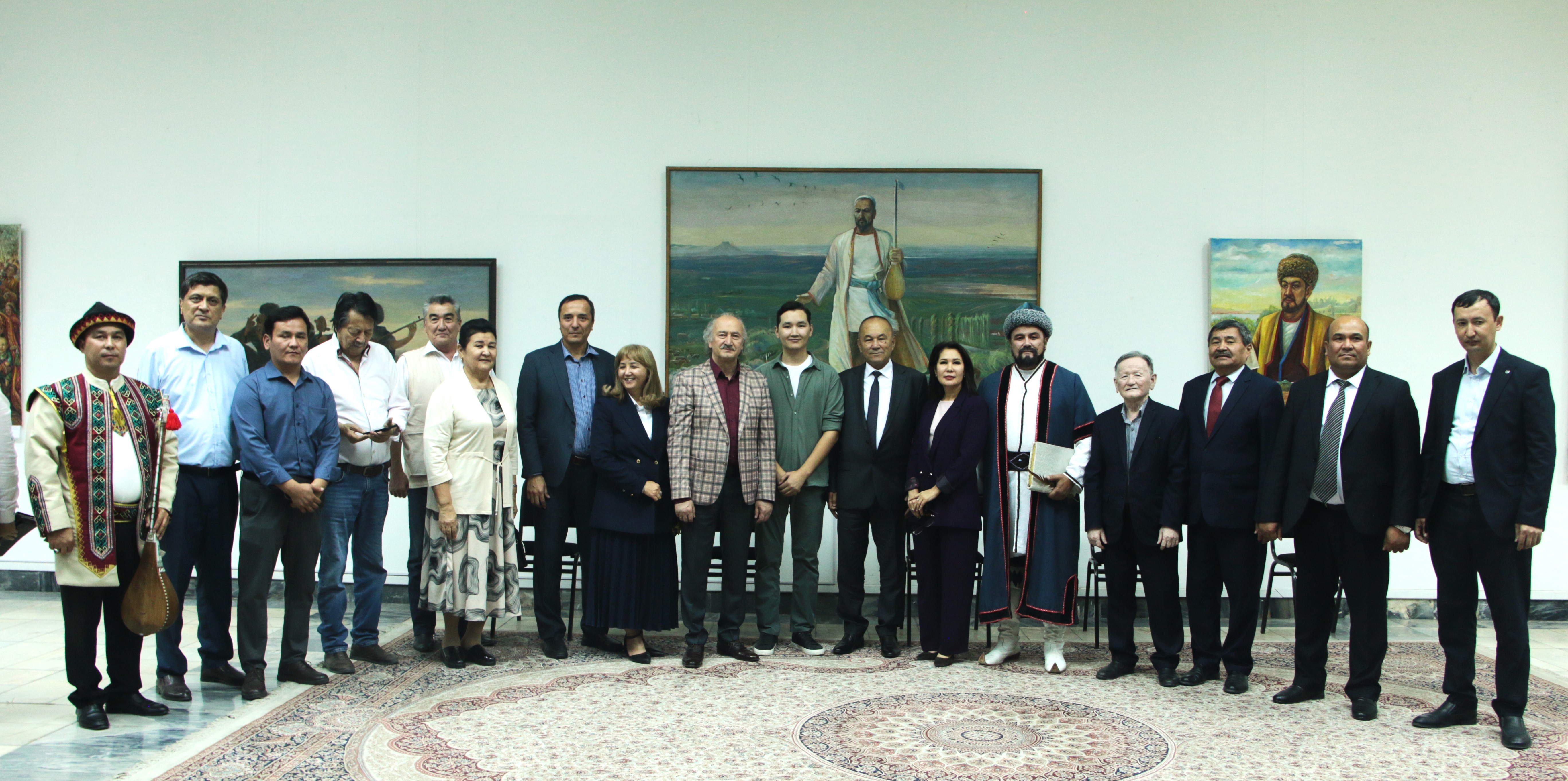 Atoqli qoraqalpoq shoiri va mutafakkiri Ajiniyoz Qo‘siboy o‘g‘li tavalludining 200 yilligi, hayoti va ijodiga bag‘ishlangan kitoblar, tasviriy sanʼat asarlari va xalq amaliy sanʼati namunalari ko‘rgazmasi ochildi