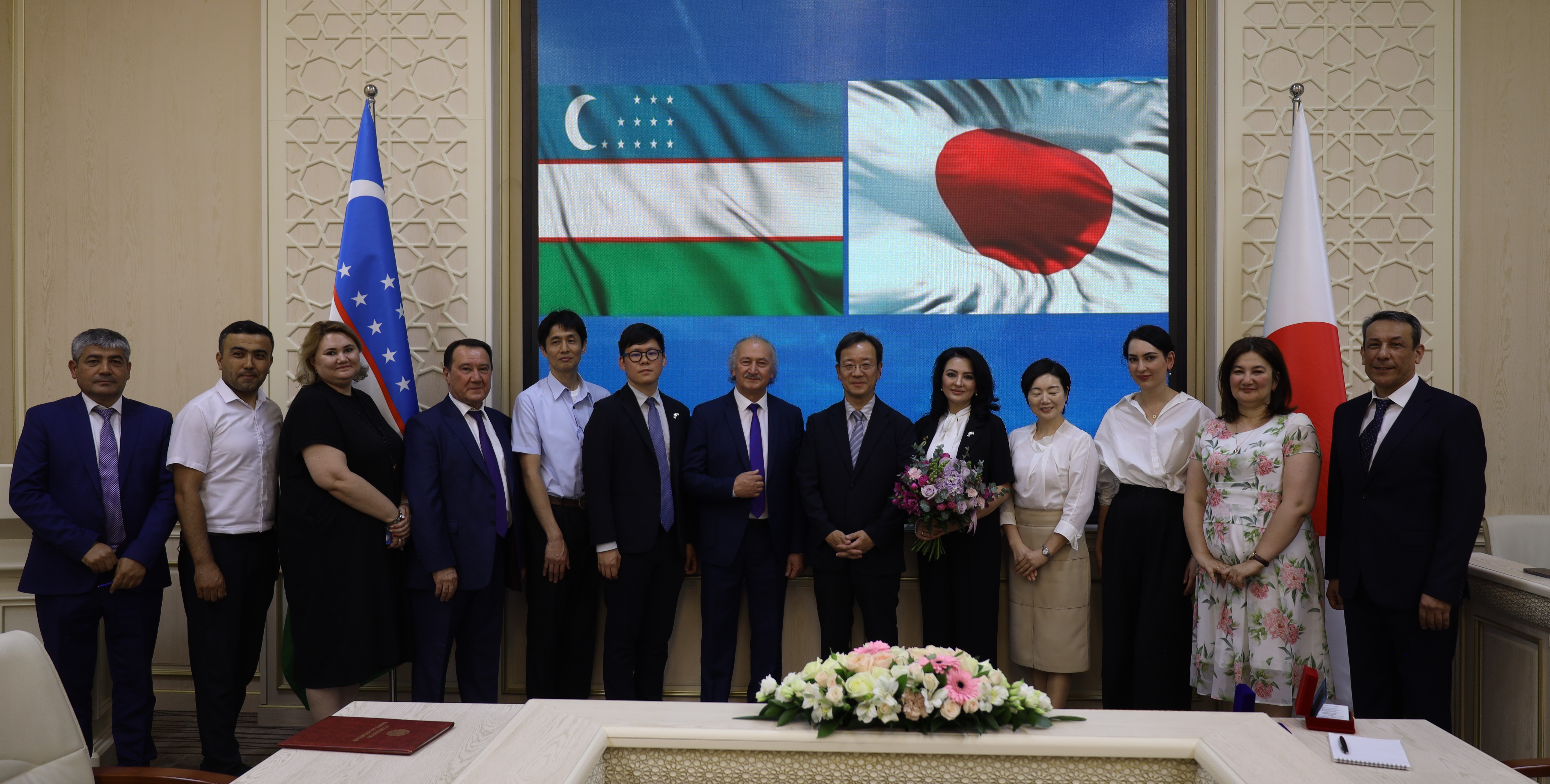 Ambassador Extraordinary and Plenipotentiary of Japan to the Republic of Uzbekistan Hatori Takashi was awarded the gold medal of the Academy of Arts of Uzbekistan.